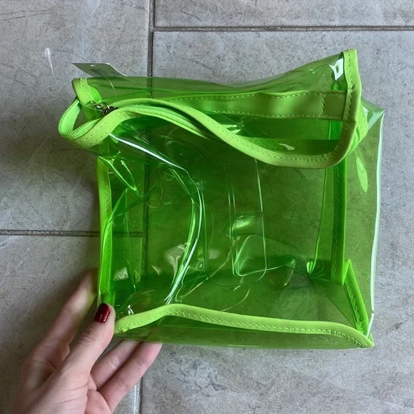 Clinique NWT Neon/Lime Green Cosmetics Bag - Picture 3 of 9